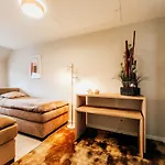 Waldstrasse 5b 04 *